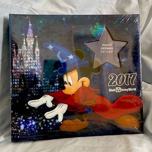 NWT 2017 Disney Photo Album